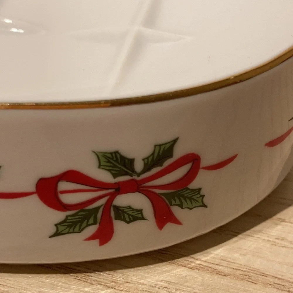 Holiday soap dish with holly and berries
